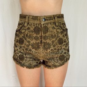 ✨Free People✨ Green Floral Embroidered Shorts